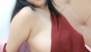 MIYA Show No Bra Sedikit Nyembul