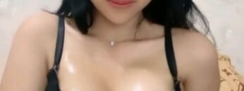 Mutiara Show Toket Seksi Glowing