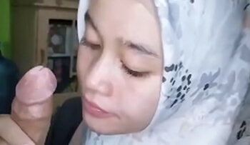 Zahira Hijab Putih.jpg