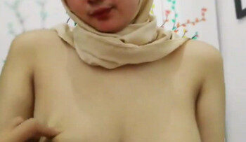 Saskia Hijab Pengocok Handal