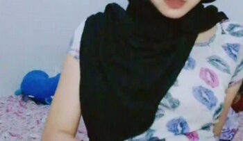 DIAH Fitri Hijab Pamer Meki