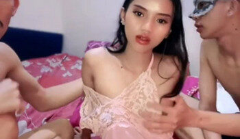 ANISA Puas Layani 2 Cowok.jpg