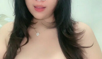CHIKA Hot Pamer Toket Mantab.jpg