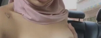 HIJAB Horny Ngocok Di Mobil.jpg