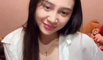 MERCY Pamer Tetek Mungil.jpg