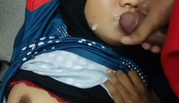 HIJAB Karyawan Sepong Crot Mulut.jpg
