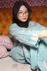Gadis Hijab Lugu Ngocoknya Ganas.jpg