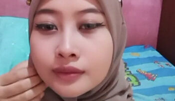 HENI Hijab Nakal Kostum Kelinci BDSM.jpg