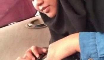 HIJAB Mahasiswi Nyotong Di Mobil 1.jpg