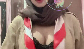 Hijab LAURA Pramesti Pramuka 1.jpg