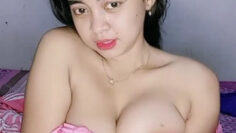 Pratiwi Pamer Memek.jpg