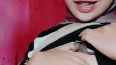 RIRI Hijab Masih Malu Malu.jpg