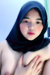 ZELLA Hijab MAsih Belia Suka Ngocok.jpg