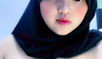 ZELLA Hijab MAsih Belia Suka Ngocok.jpg
