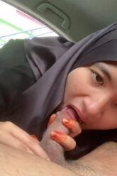 HIJAB Pacaran Nyepong Di Mobil.jpg