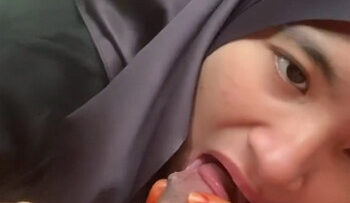 HIJAB Pacaran Nyepong Di Mobil.jpg