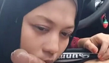 HIJAB Pegawai Apotek Nyepong Di Mobil.jpg