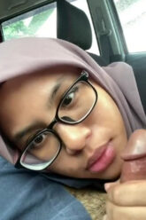 RINA Pegawai Honorer Nyotong Di Mobil.jpg