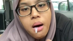 RINA Pegawai Honorer Nyotong Di Parkiran Kantor.jpg