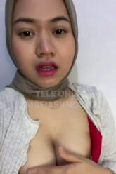 RINA SPG Jilbab Masih Malu Malu.jpg
