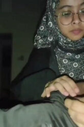 SKANDAL BU GURU Hijab Main Serong.jpg