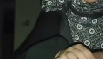 SKANDAL BU GURU Hijab Main Serong.jpg