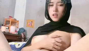 ZOYA Hijab Ngocok Di Kamar.jpg