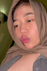 DEWWY Hijab Pacaran Ngewe.jpg