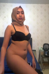 YUANITA Hijab Doyan Colmek.jpg